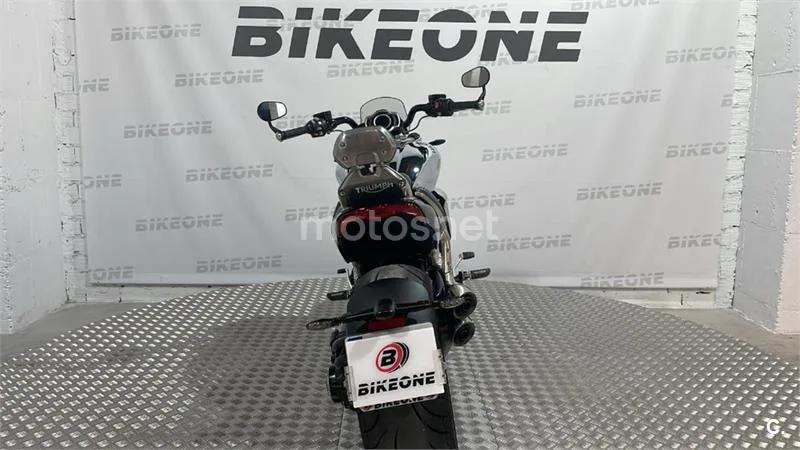 Triumph Rocket 3 – Vista 7