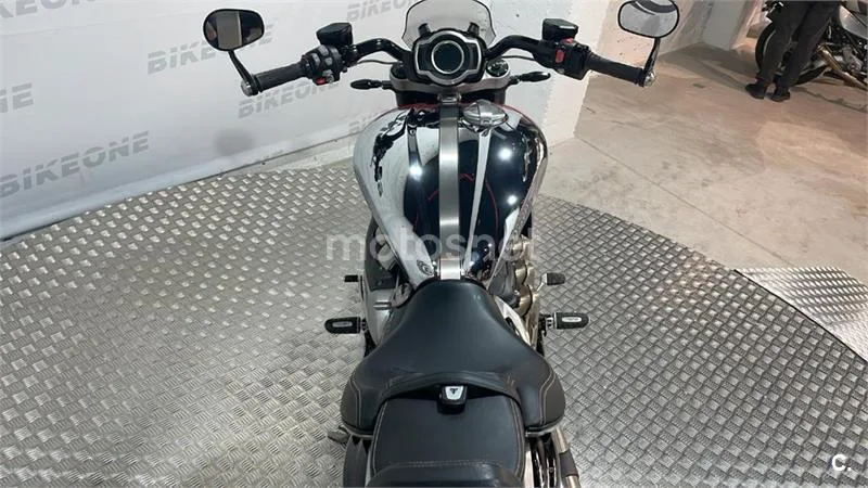 Triumph Rocket 3 – Vista 9