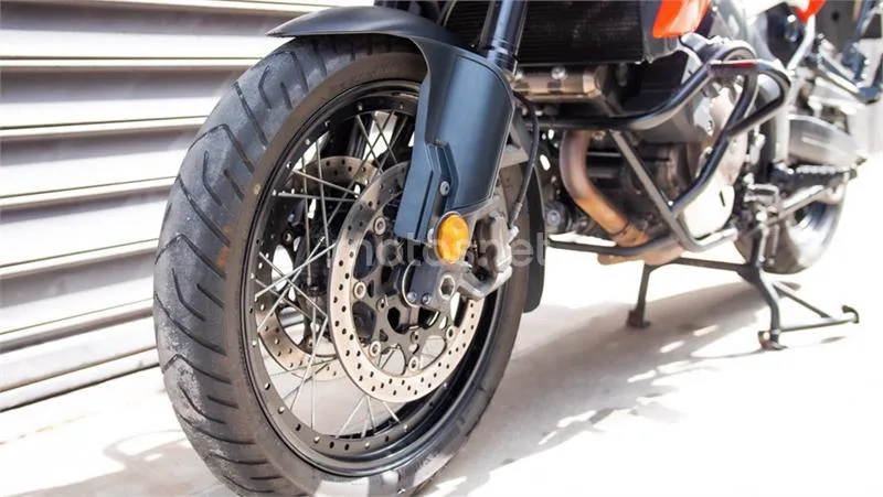 Suzuki V-Strom 1050 – Vista 11