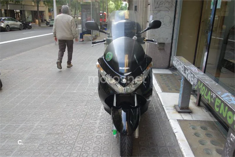 Suzuki Burgman 200 – Vista 11