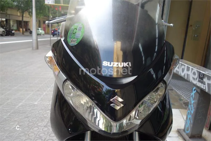 Suzuki Burgman 200 – Vista 12