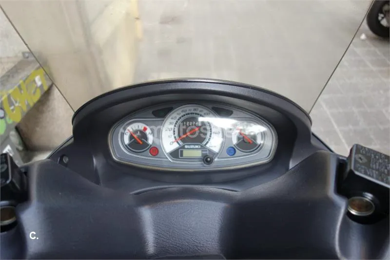 Suzuki Burgman 200 – Vista 9