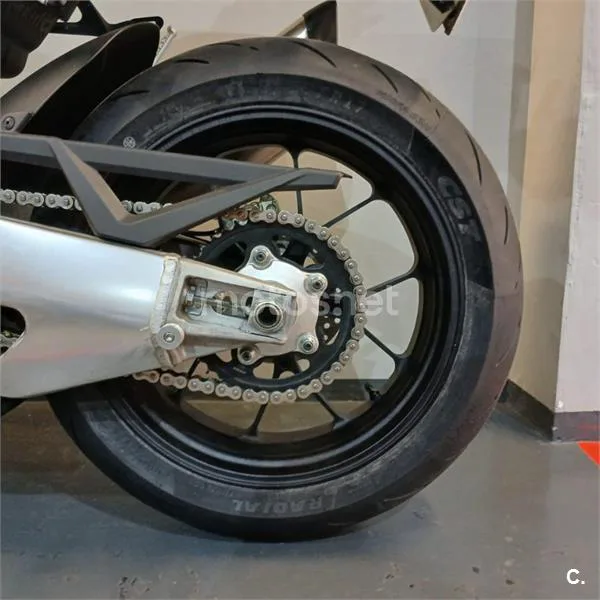 Aprilia RSV4 Factory – Vista 15