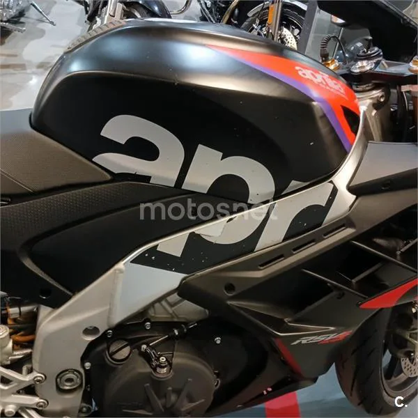 Aprilia RSV4 Factory – Vista 16