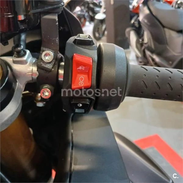 Aprilia RSV4 Factory – Vista 9