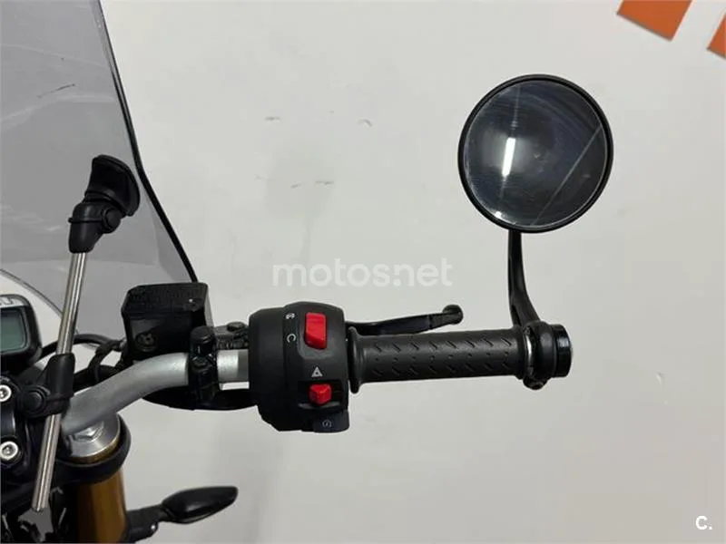Triumph Speed 400 – Vista 15