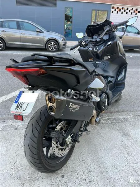 Yamaha TMAX – Vista 3