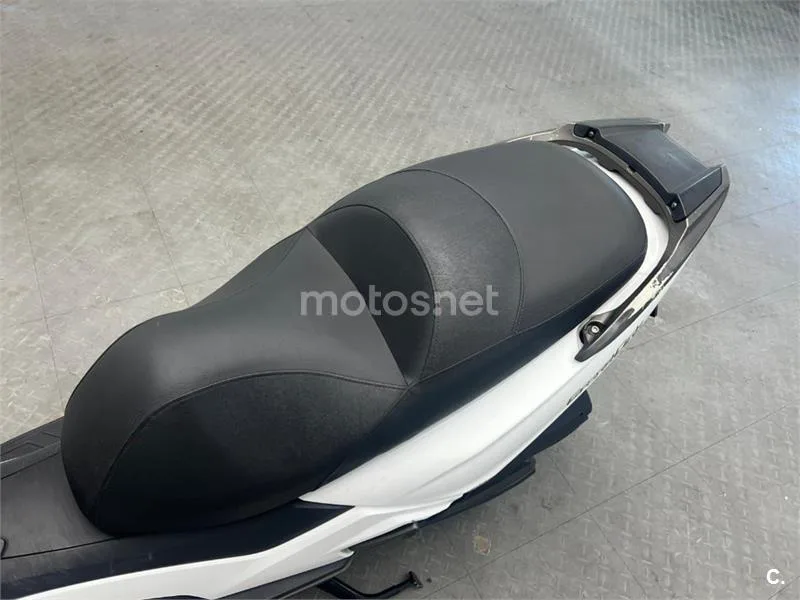 Kymco Grand Dink 300 – Vista 15