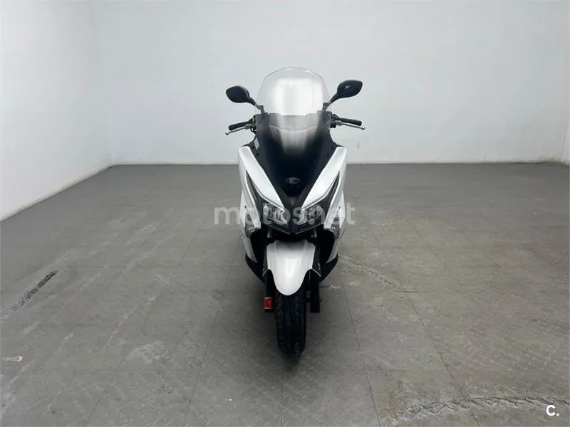 Kymco Grand Dink 300 – Vista 3