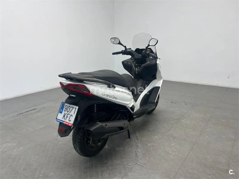 Kymco Grand Dink 300 – Vista 8