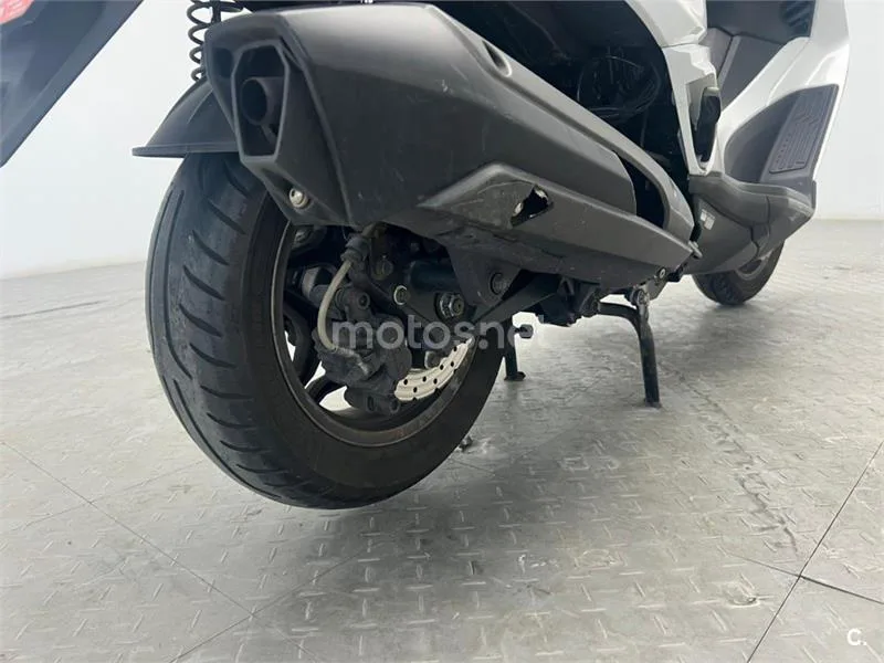 Kymco Grand Dink 300 – Vista 9