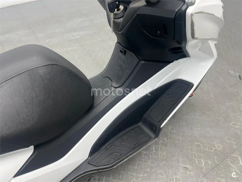 Kymco Grand Dink 300 – Vista 10