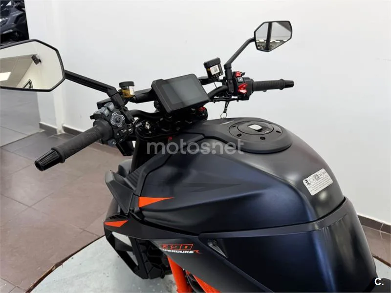 KTM 1390 Super Duke R – Vista 11