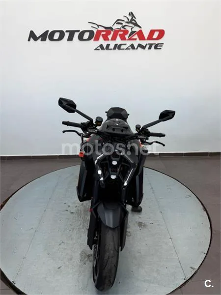 KTM 1390 Super Duke R – Vista 16