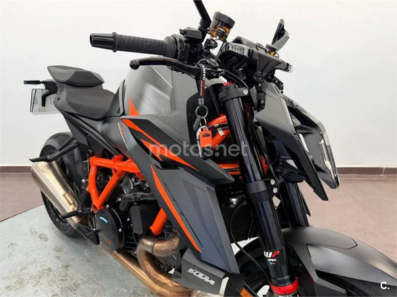 KTM 1390 Super Duke R – Vista 21