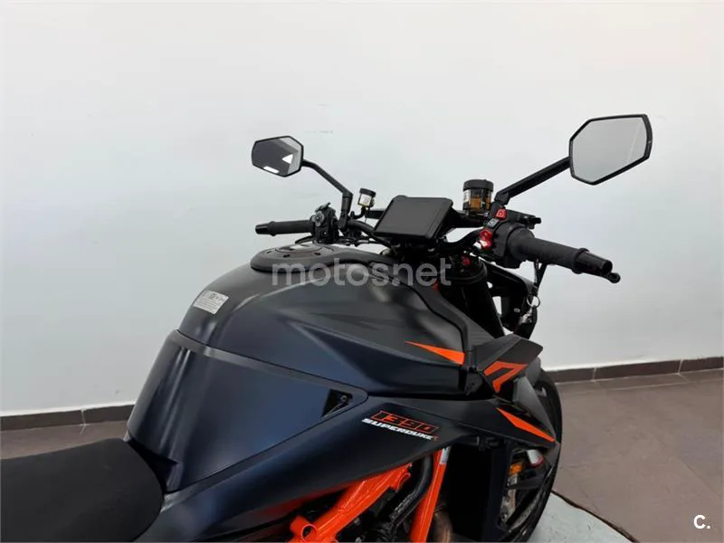 KTM 1390 Super Duke R – Vista 7