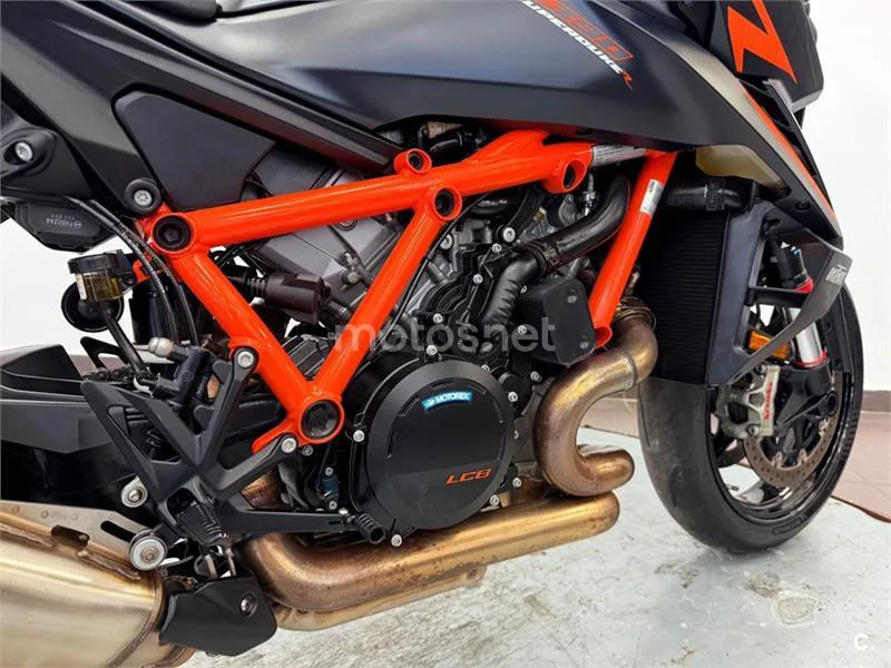 KTM 1390 Super Duke R – Vista 8
