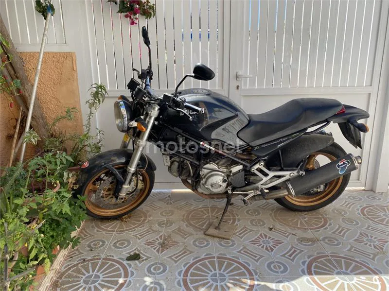 Ducati Monster 750 - Vista 3