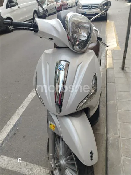Piaggio Beverly 300 – Vista 3