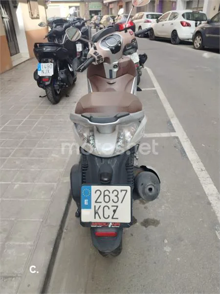Piaggio Beverly 300 – Vista 4