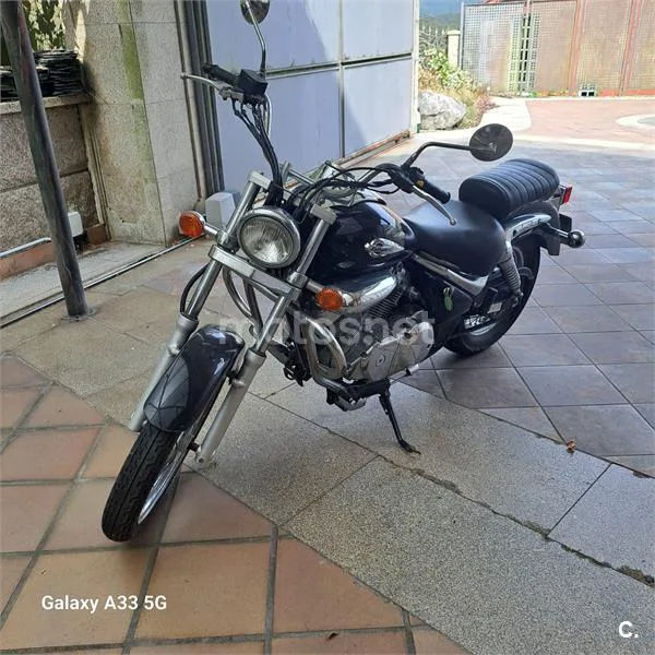 Suzuki Intruder 250 LC – Vista 3