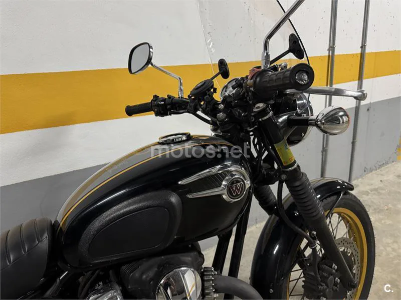 Kawasaki W800 – Vista 11
