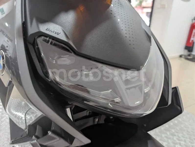 BMW CE 04 - Vista 15
