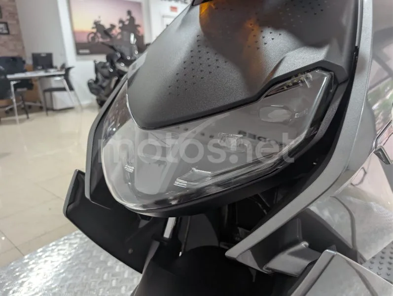 BMW CE 04 - Vista 16