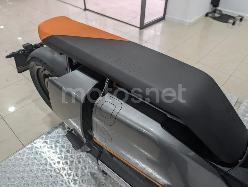 BMW CE 04 - Vista 17