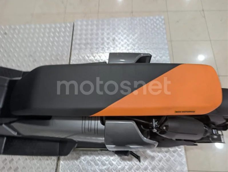 BMW CE 04 - Vista 18