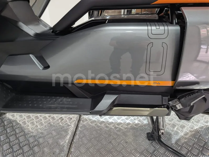 BMW CE 04 - Vista 21