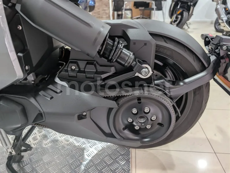 BMW CE 04 - Vista 25