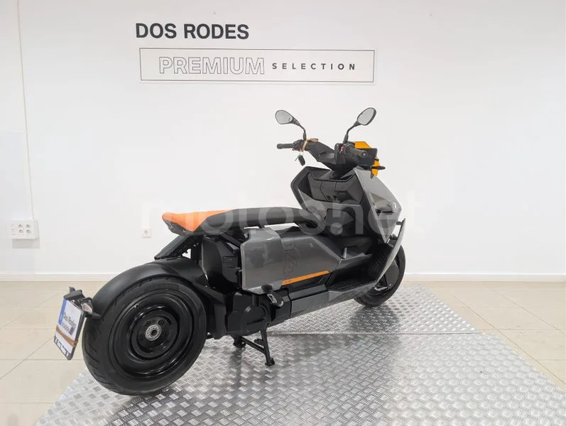BMW CE 04 - Vista 7