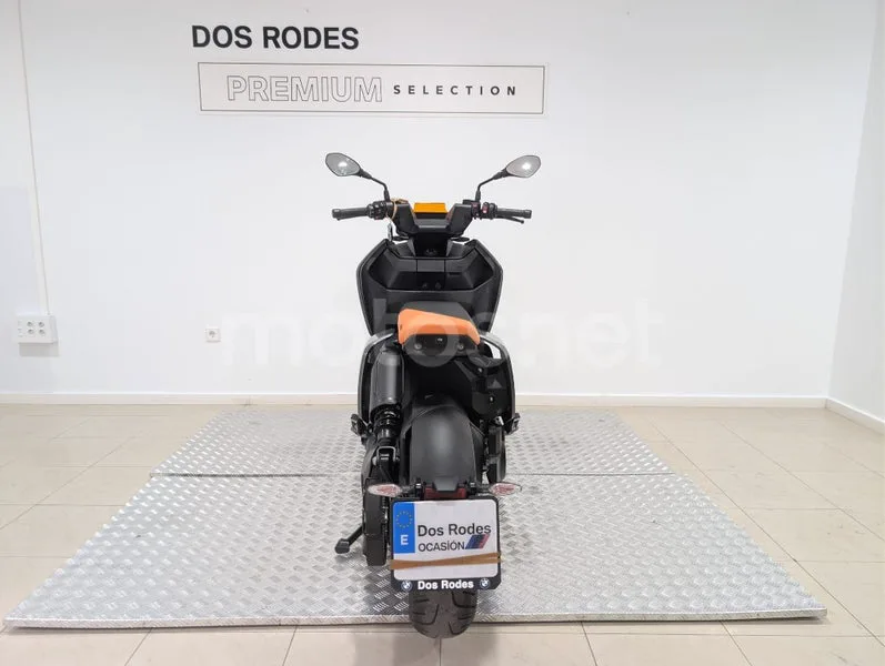 BMW CE 04 - Vista 8