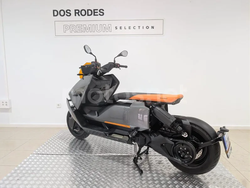 BMW CE 04 - Vista 9