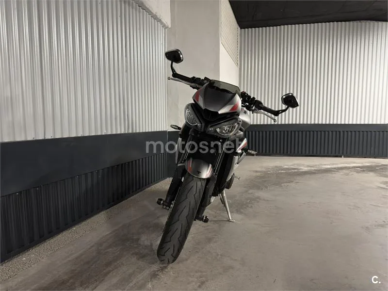 Triumph Street Triple – Vista 2