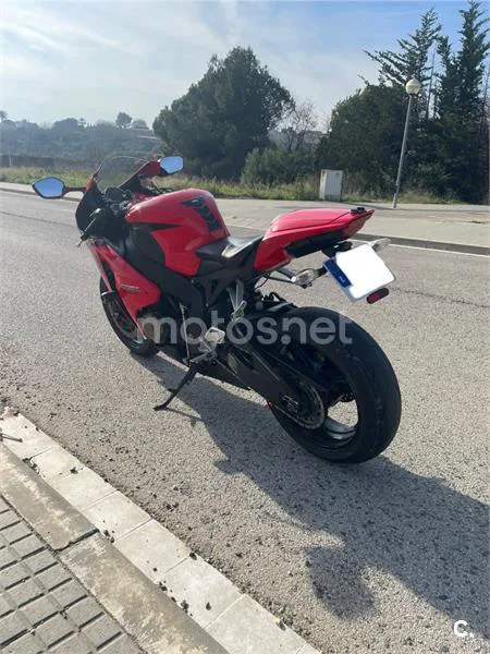 Honda CBR 1000RR Fireblade – Vista 7