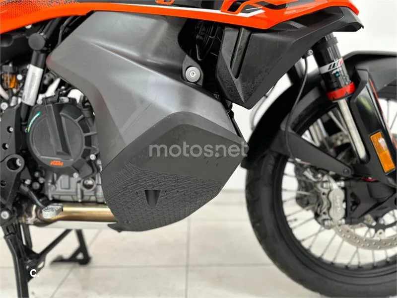 KTM 890 – Vista 13