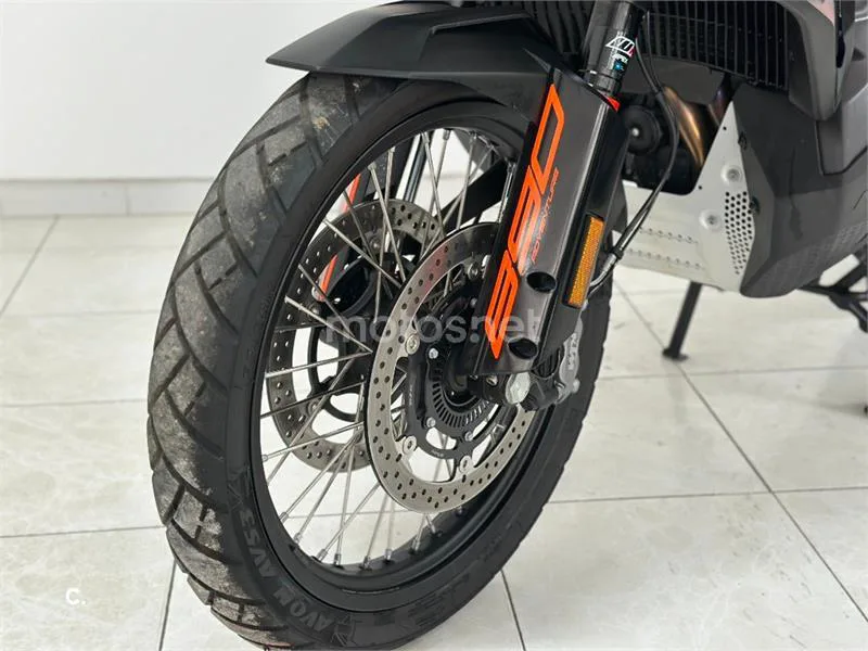 KTM 890 – Vista 20