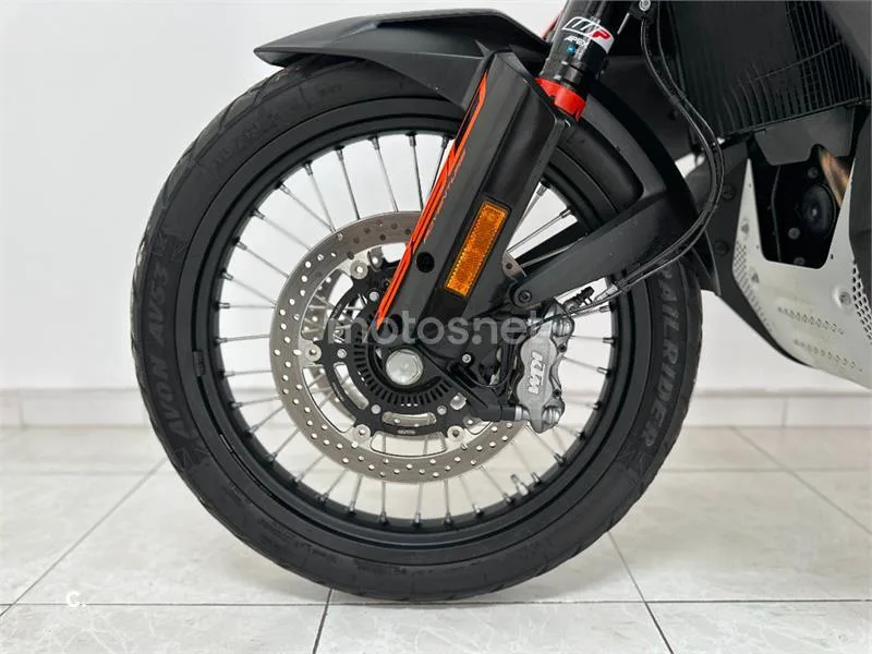 KTM 890 – Vista 22