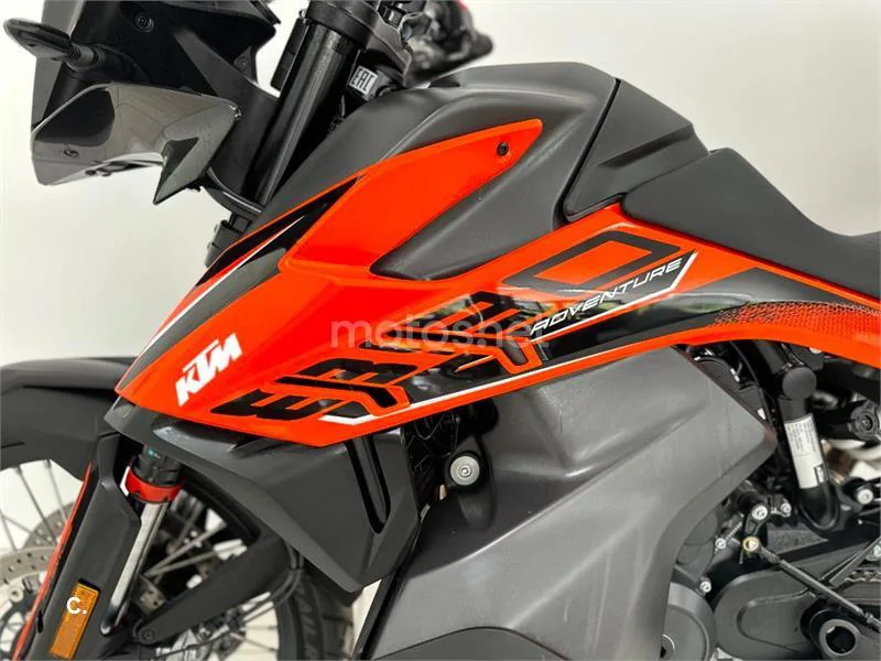 KTM 890 – Vista 23