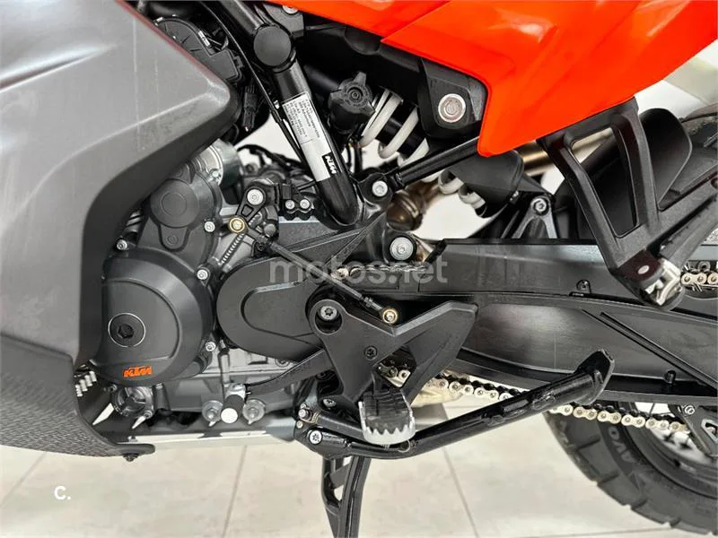 KTM 890 – Vista 25