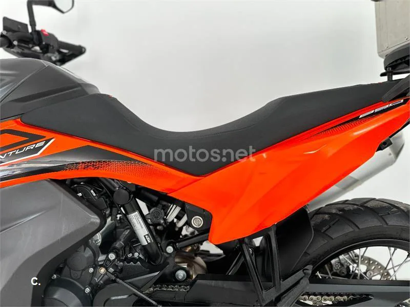 KTM 890 – Vista 26