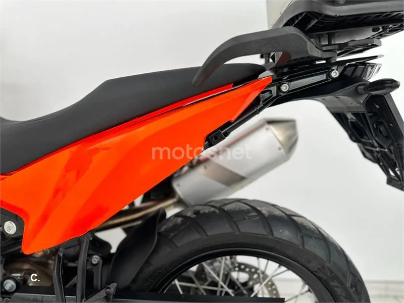 KTM 890 – Vista 28