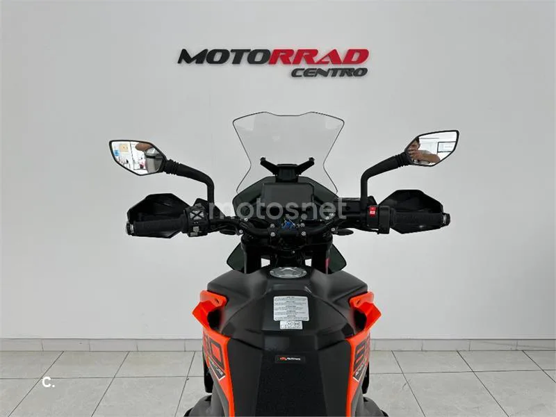KTM 890 – Vista 5