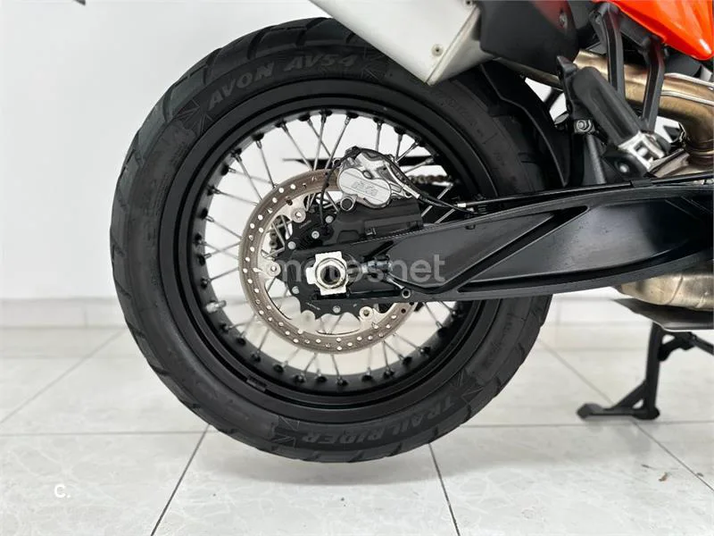 KTM 890 – Vista 8