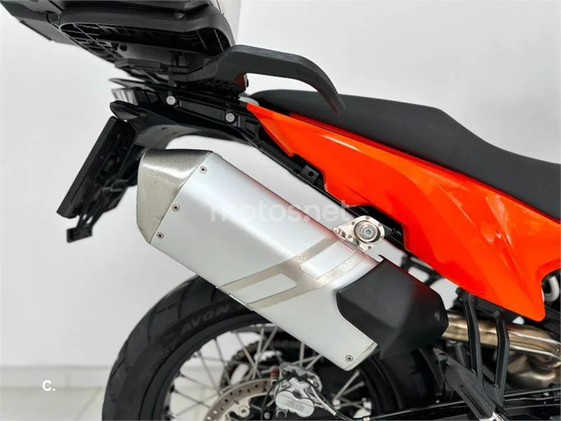 KTM 890 – Vista 9