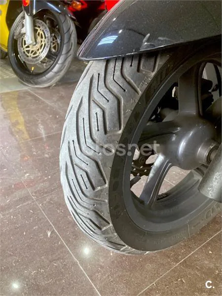 Kymco Super Dink 350 – Vista 11