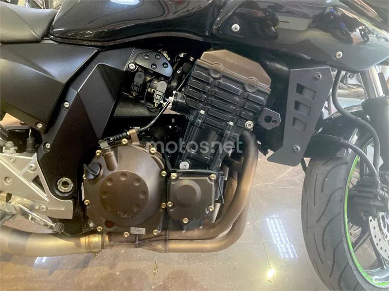 Kawasaki Z750 – Vista 14