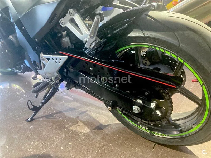 Kawasaki Z750 – Vista 16